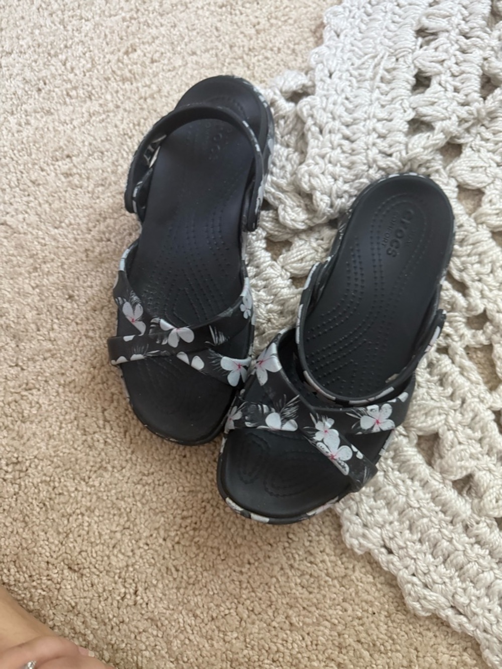 Crocs Black Floral Sandals Dual Comfort Size 7